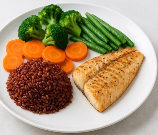 Nasi Merah dengan Ikan Panggang dan Sayuran Kukus