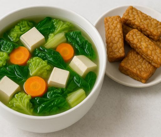 Sup Bening Tahu Sayur dengan Tempe Goreng