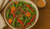 Pasta Soba dengan Sayur dan Saus Wijen
