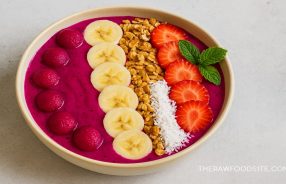 Smoothie bowl buah naga
