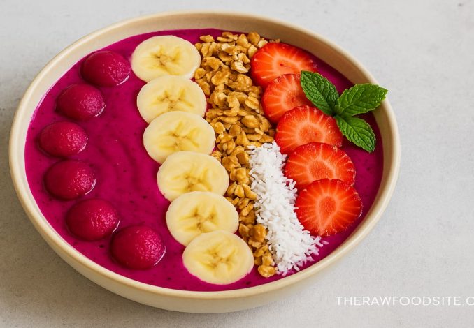 Smoothie bowl buah naga