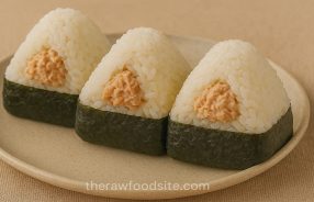 Onigiri isi tuna mayo