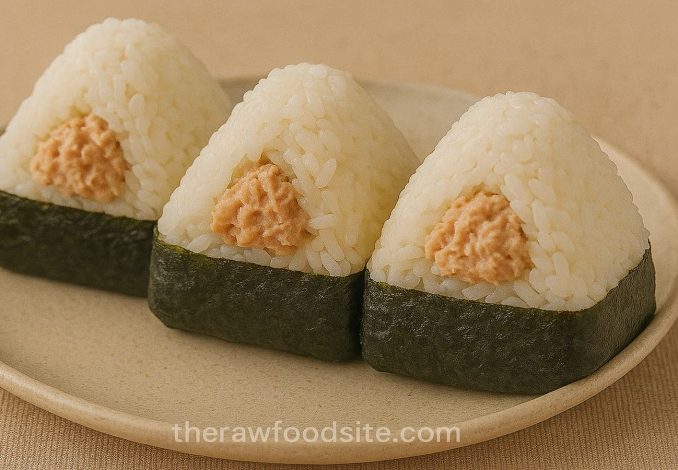 Onigiri isi tuna mayo
