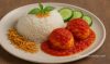 Nasi uduk dengan telur balado